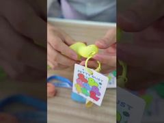 Pabrik Custom Plastik Mainan LED Keychain mainan OEM tersedia