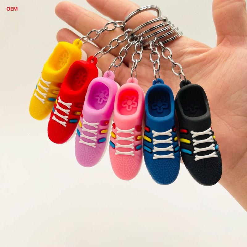 3D Mini Sepatu Keychain Keychain Karakter Dengan Metal Key Ring Custom Plasitc Figure Keychain