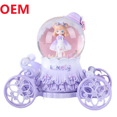 Custom Polyresin Putri Light Up Water Globe Putri Snow Globe Dengan Kotak Musik