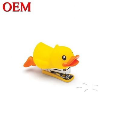 Plastik Bebek Cartoon Bentuk Kantor Stapler OEM Plastik Hewan Mainan Sekolah Stapler Untuk Siswa